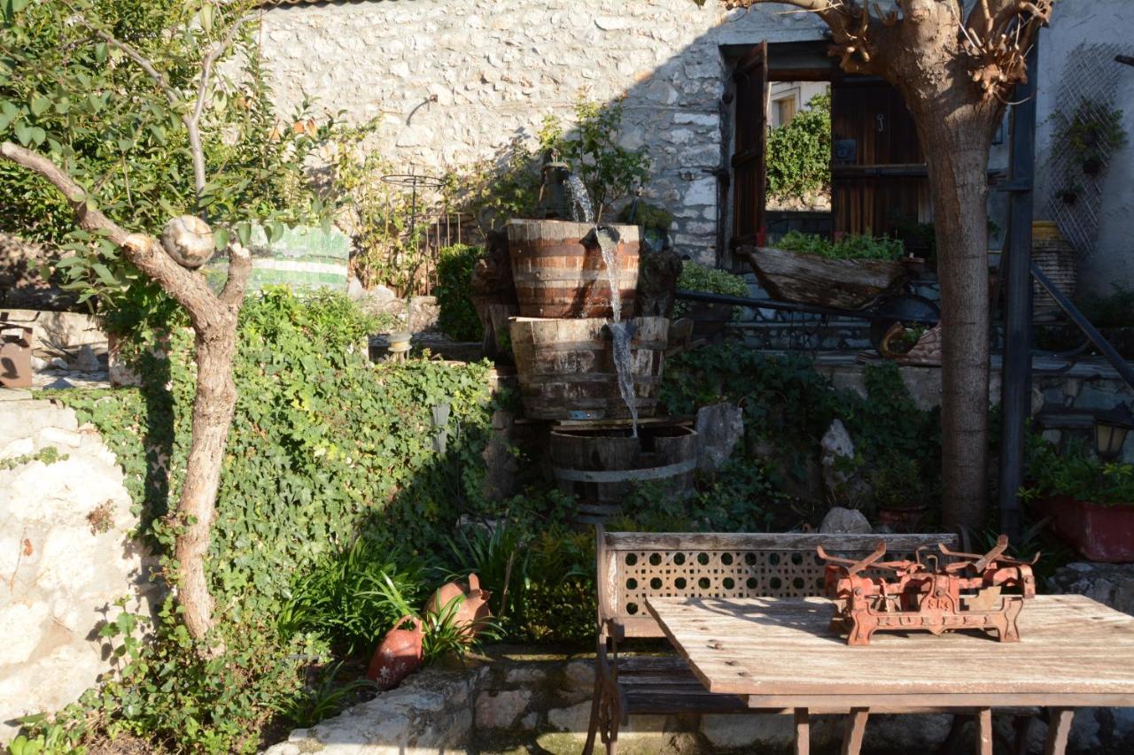 Giorgos' & Noula'S Cottage In Desfina Village- Near Delphi ภายนอก รูปภาพ